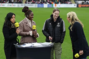 Images Dated 3rd April 2023: Arsenal Women's Viviane Miedema Passionately Discusses Team Performance at Half-Time against