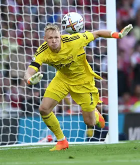 Arsenal's Aaron Ramsdale in Action: Arsenal vs Fulham, 2022-23 Premier League