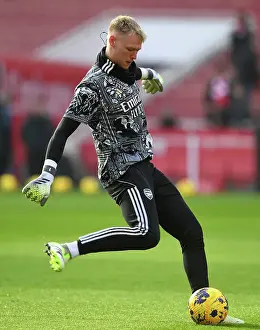 Arsenal's Aaron Ramsdale: Focused Pre-Match Ritual Ahead of Arsenal vs. Wolverhampton Wanderers (2023-24)