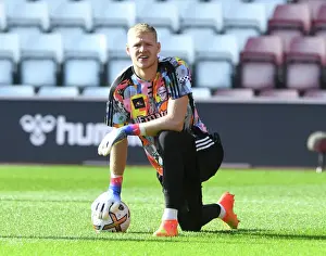 Arsenal's Aaron Ramsdale Gears Up for Southampton Showdown - Premier League 2022-23