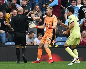 Arsenal's Aaron Ramsdale Pleads Innocence to Referee during Burnley vs Arsenal Clash (Premier League 2021-22)