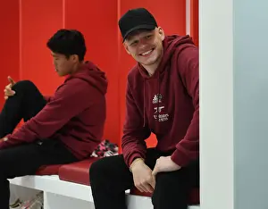 Arsenal's Aaron Ramsdale Ready for Arsenal v Aston Villa Clash (2021-22)