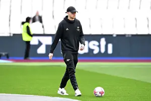West Ham United V Arsenal 2022-23 Prints: Arsenal's Aaron Ramsdale Scouts Pre-Match Conditions at West Ham United's London Stadium (2022-23)
