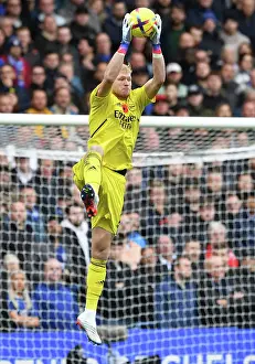 Arsenal's Aaron Ramsdale Stares Down Chelsea in Thrilling 2022-23 Premier League Clash