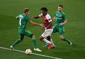 Arsenal's Alex Iwobi Clashes with Kobakhidze and Perduta in Europa League Battle