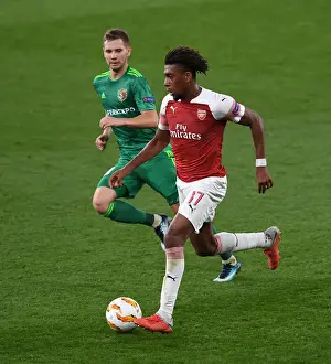 Arsenal's Alex Iwobi Clashes with Vorskla Poltava's Aleksandre Kobakhidze in Europa League Match