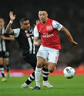 Arsenal's Alex Oxlade-Chamberlain Outmaneuvers Newcastle's Danny Simpson in Premier League Clash (Arsenal v Newcastle United, 2011-12)