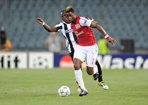 Images Dated 24th August 2011: Arsenal's Alex Song Overpowers Udinese's Emmanuel Badu in UEFA Champions League Clash