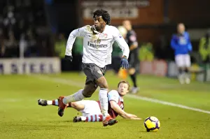 Arsenal's Alex Song vs. Wade Elliott's Burnley: A 1-1 Stalemate in the Barclays Premier League