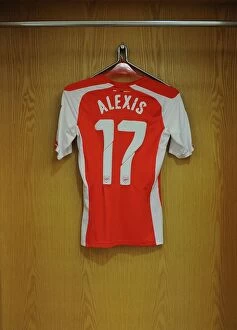 Arsenal v Benfica 2014-15 Collection: Arsenal's Alexis Sanchez: Pre-Match Rituals at Emirates Stadium (Arsenal v Benfica, 2014)