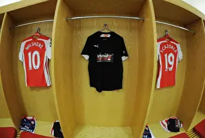 Arsenal V Hull City 2014-15 Prints: Arsenal's Arsenal For Everyone Unity T-shirts Before Arsenal vs Hull City (2014-15)