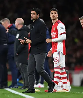 Arsenal's Arteta and Martinelli: Strategizing Before the Battle at Emirates Stadium (Arsenal vs Crystal Palace, 2021-22)