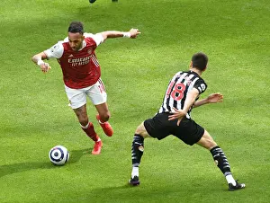 Arsenal's Aubameyang Faces Newcastle's Fernandez in Empty St. James Park (Newcastle United vs Arsenal, 2021-22 Premier League)