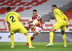 Arsenal's Aubameyang Faces Off Against Villarreal's Gaspar and Albiol in UEFA Europa League Semi-Final