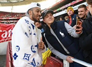 Images Dated 18th January 2020: Arsenal's Aubameyang Greets Fans Before Arsenal vs Sheffield United (2019-20)