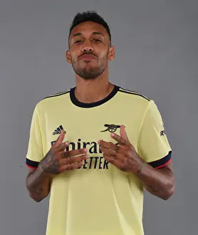 Arsenal's Aubameyang Kicks Off New Season at Training Ground