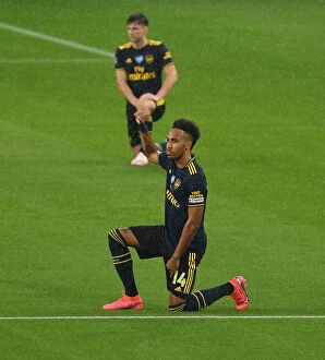 Manchester City v Arsenal 2019-20 Collection: Arsenal's Aubameyang Kneels Before Manchester City: Premier League Clash (2019-20)