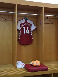 Arsenal's Aubameyang Readies for West Ham Clash in Emirates Changing Room