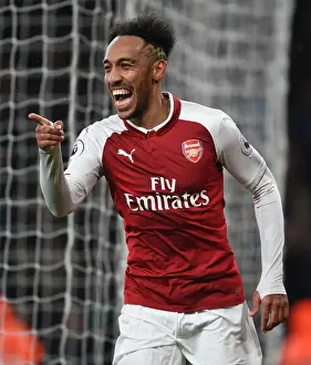 Arsenal's Aubameyang Scores Brace: Arsenal Victorious over Everton (2017-18)