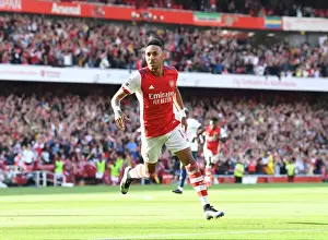 Arsenal's Aubameyang Scores Brace: Gunners Defeat Tottenham in 2021-22 Premier League Showdown