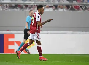 Arsenal's Aubameyang Scores in Europa League Victory over SL Benfica