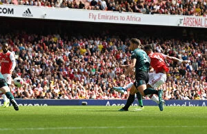 Arsenal v Burnley 2019-20 Collection: Arsenal's Aubameyang Scores Second Goal vs Burnley in 2019-20 Premier League