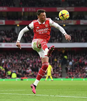 Arsenal's Ben White in Action: Arsenal vs. Brentford (2022-23 Premier League)