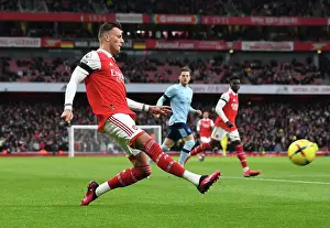 Arsenal's Ben White in Action: Premier League 2022-23 - Arsenal vs. Brentford at Emirates Stadium