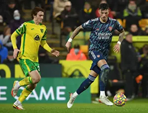 Arsenal's Ben White Outmaneuvers Norwich's Joshua Sargent in Premier League Clash