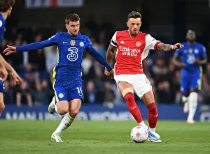 Arsenal's Ben White Outmuscles Chelsea's Mason Mount in Intense Premier League Clash