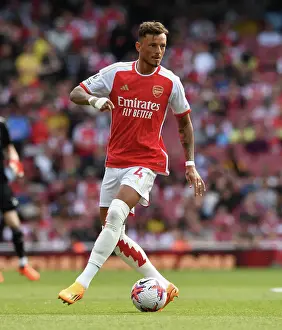Arsenal's Ben White Stands Firm: Intense Battle Against Wolverhampton Wanderers in 2022-23 Premier League