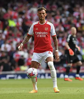 Arsenal's Ben White Stands Firm: Intense Battle Against Wolverhampton Wanderers in 2022-23 Premier League