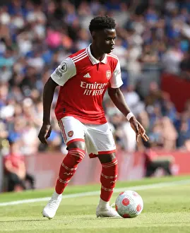 Arsenal's Bukayo Saka in Action: Premier League Clash Against Everton (2021-22)
