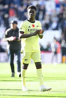 Arsenal's Bukayo Saka Applauding Fans after Leicester Victory (Leicester City vs Arsenal, 2021-22)