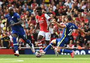 Arsenal's Bukayo Saka Clashes with Chelsea's Azpilicueta and Lukaku in Premier League Showdown