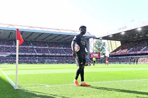 Images Dated 20th May 2023: Arsenal's Bukayo Saka Readies Corner at Nottingham Forest, Premier League 2022-23