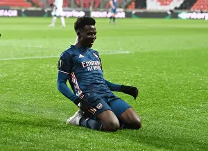 Arsenal's Bukayo Saka Scores in Europa League Quarterfinal vs Slavia Praha at Empty Eden Arena