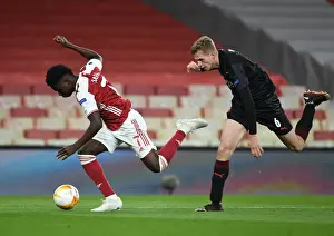 Arsenal's Bukayo Saka Tripped by Slavia Praha's David Zima in Empty Europa League Quarterfinal (2020-21)