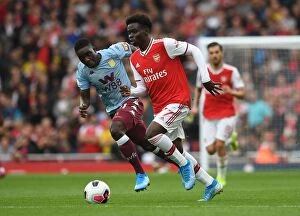 Arsenal v Aston Villa 2019-20 Collection: Arsenal's Bukayo Saka vs. Aston Villa's Marvelous Nakamba: A Premier League Battle at Emirates