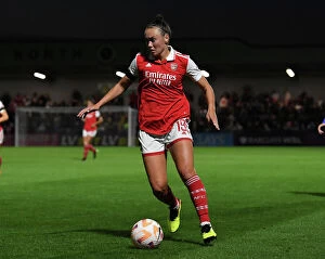 Images Dated 16th September 2022: Arsenal's Caitlin Foord in Action: Arsenal WFC vs Brighton & Hove Albion WFC - FA Women's Super