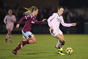 Images Dated 6th February 2023: Arsenal's Caitlin Foord in Action against West Ham United in Barclays Women's Super League