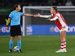 Images Dated 31st March 2022: Arsenal's Caitlin Foord Appeals in Dramatic UEFA Women's Champions League Quarterfinals Clash vs
