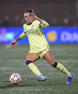 Arsenal's Caitlin Foord Battles for Possession in UEFA Women's Champions League Match against HB Koge