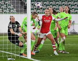 Arsenal's Caitlin Foord Faces Off Against Wolfsburg Goalkeeper in UEFA Women's Champions League Quarterfinals