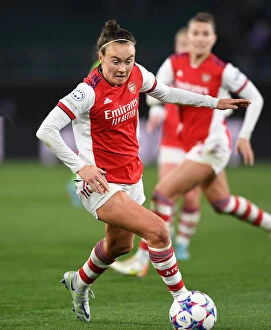 Images Dated 31st March 2022: Arsenal's Caitlin Foord Fights for Victory in Champions League Quarterfinal Clash against VfL