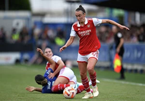 Images Dated 21st May 2023: Arsenal's Caitlin Foord Outruns Chelsea Defenders in FA Women's Super League Thriller