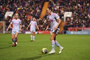 Arsenal's Caitlin Foord Sprints Past Liverpool Defenders in Barclays Women's Super League Clash