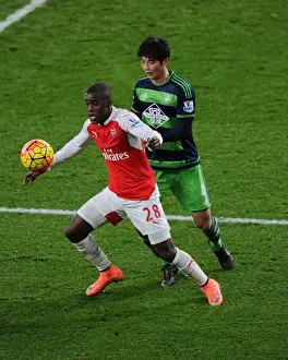 Arsenal's Campbell Fends Off Swansea's Sung-Yueng in Premier League Battle (2015-16)