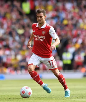 Arsenal's Cedric Soares in Action Against Everton, Premier League 2021-22, Emirates Stadium