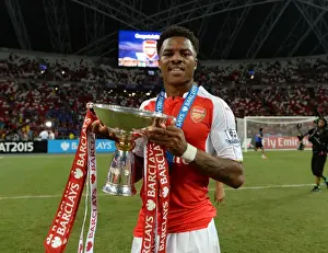 Arsenal's Chuba Akpom Lifts Barclays Asia Trophy after Arsenal's Victory over Everton